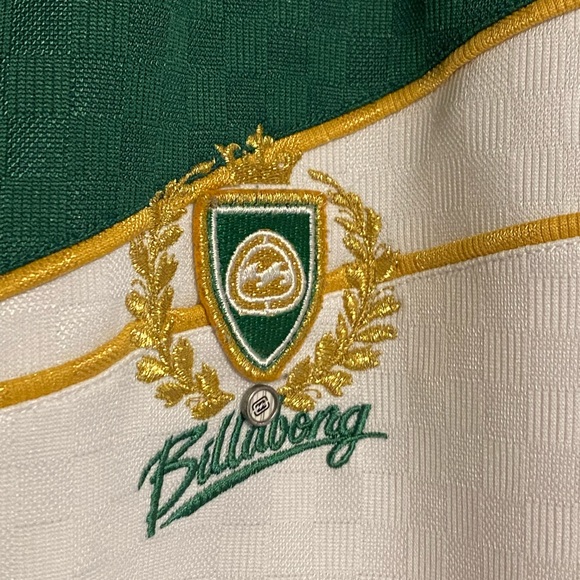 Vintage and unique billabong zip up sweater. Great material and features - Picture 3 of 4